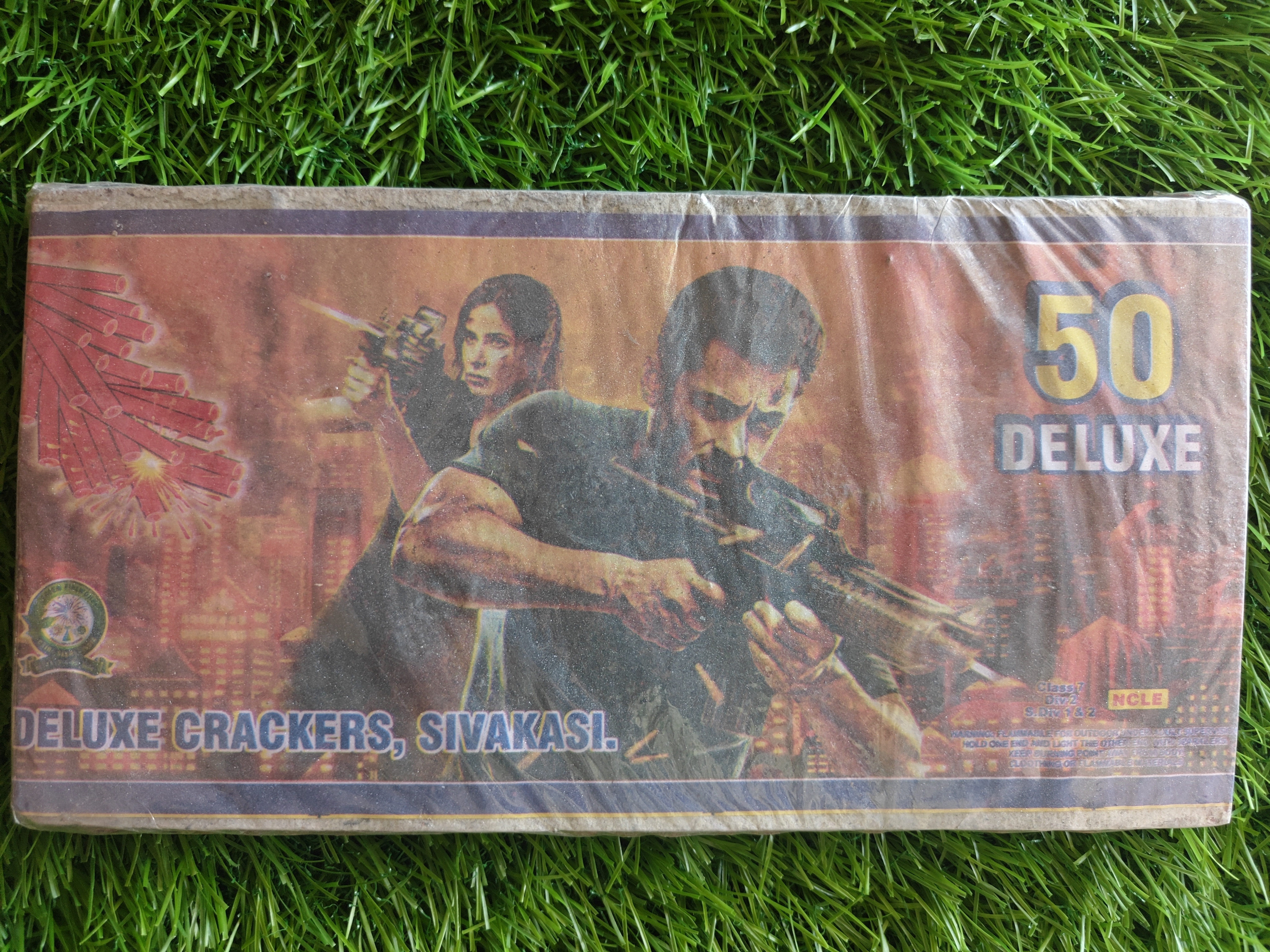 50 DELUXE CRACKERS